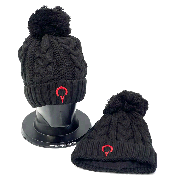 Caldissimo berretto casual con pom-pom e logo RWP a ricamo. Il berretto offre un elevato livello di comfort grazie al caldo e soffice materiale con cui è realizzato. L’accurata lavorazione del materiale esterno in lana a maglia contribuisce inoltre alla bellezza di questo accessorio invernale. Il copricapo è perfetto da abbinare a molti outfit moderni e si presta a tutte le attività del tempo libero. Con fodera interna in pile per tenere calde le orecchie e la fronte e logo a ricamo. Si consiglia il lavaggio a mano. 