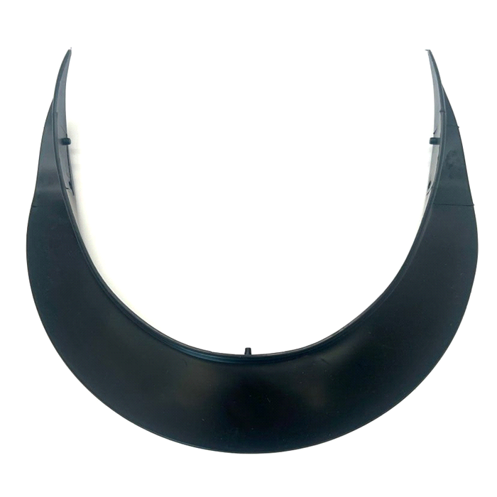 Il frontino POLO FR06 è progettato per riparare efficacemente lo sguardo del cavaliere dalla luce diretta del sole. Questo non solo migliora la visibilità del percorso, ma consente una maggiore concentrazione in sella, senza la necessità di accessori aggiuntivi come occhiali da sole, che possono risultare instabili durante la monta. 