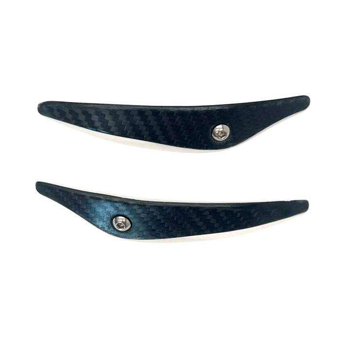 PLACCHETTEin fibra di carbonio per il fissaggio del frontino POLO FR06, resistenti e dal design ricercato per un tocco di stile in più. 